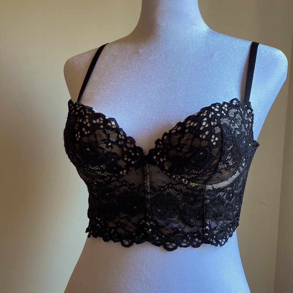 Victoria’s Secret corset lingerie sexy lacy top 34B in black and cream